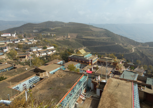 Monks houses in Shachong monastery, Qinghai Province, Wayaotai, China