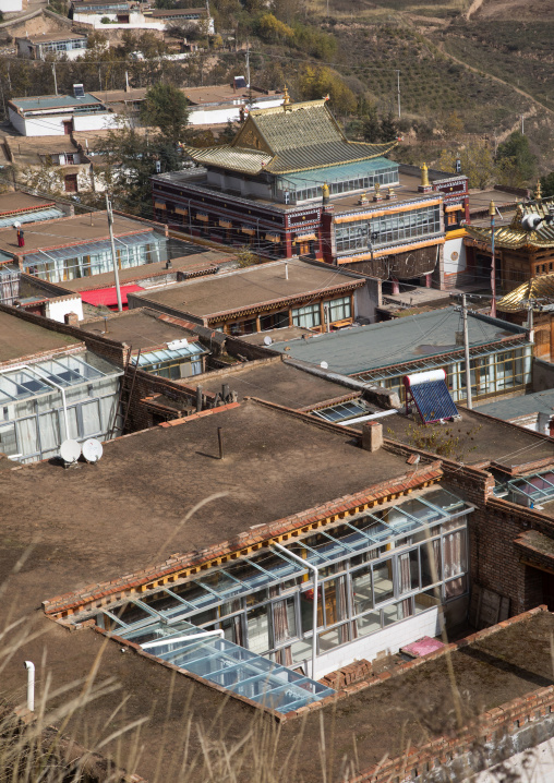 Monks houses in Shachong monastery, Qinghai Province, Wayaotai, China