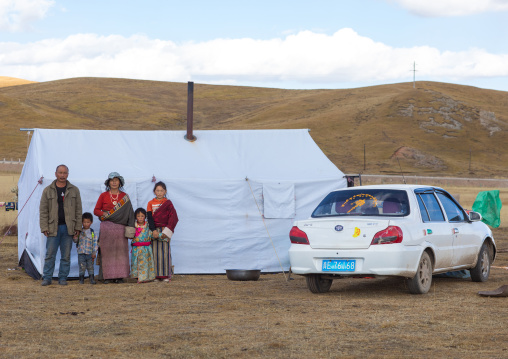 Portrait of a tibetan nomad family living in a tent in the grasslands, Qinghai province, Tsekhog, China