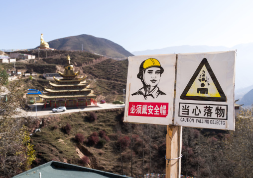 Renovation works in Chong Gon monastery, Tongren County, Longwu, China