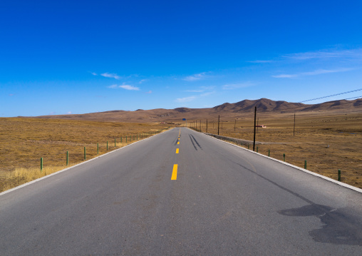 Empty road in rural landscape, Qinghai province, Tsekhog, China