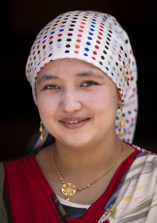 Young Uyghur Woman, Serik Buya Market, Yarkand, Xinjiang Uyghur Autonomous Region, China