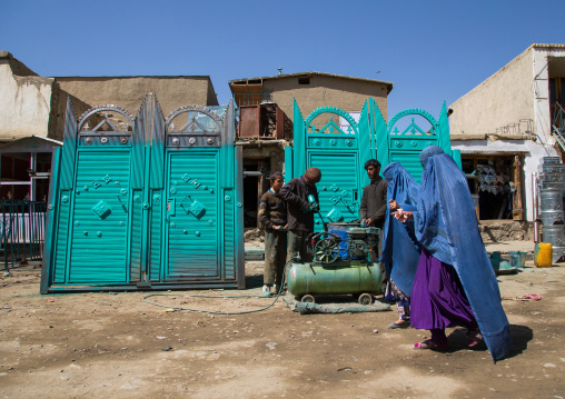 Women wearing burkas in the market, Badakhshan province, Ishkashim, Afghanistan