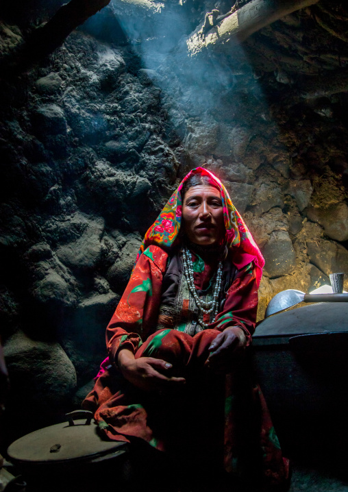 Wakhi nomad woman in the pamir mountains, Big pamir, Wakhan, Afghanistan