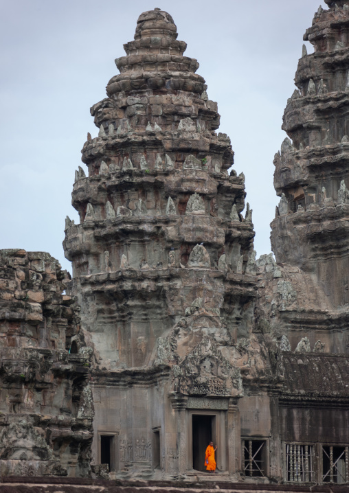 Monk in Angkor wat complex, Siem Reap Province, Angkor, Cambodia