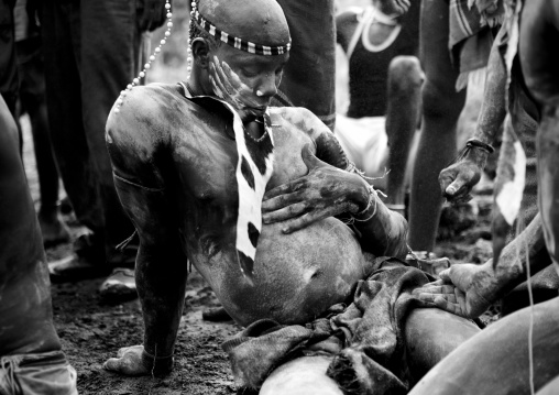 Sitting Bodi Man Looking At Himself Once Painted Kael New Year Ceremony Omo Valley Ethiopia