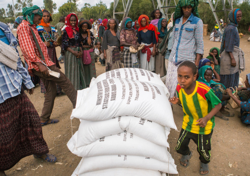 Ethiopian people wait at a food distribution centre, Semien wollo zone, Woldia, Ethiopia