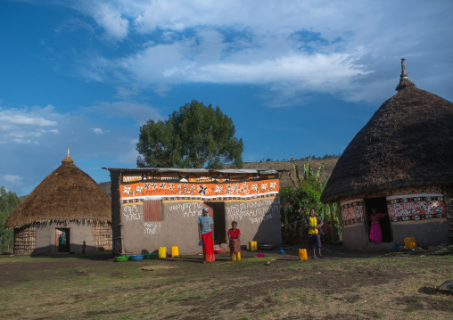 Ethiopia, Kembata, Alaba Kuito, women standing in front of their traditional painted house