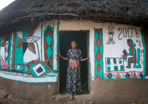 Ethiopia, Kembata, Alaba Kuito, ethiopian woman standing in front of her traditional painted house