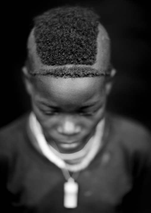 Menit teenager hairstyle, Tum market, Omo valley, Ethiopia