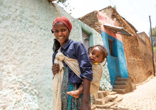 Ethiopian woman carrying her baby on the back, Harari region, Harar, Ethiopia