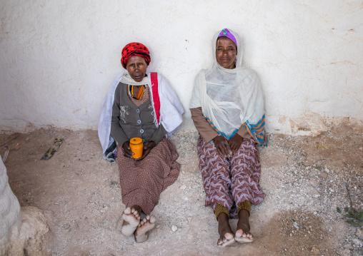 Oromo pilgrims in Sheikh Hussein shrine with jarawa powder on the face, Oromia, Sheik Hussein, Ethiopia