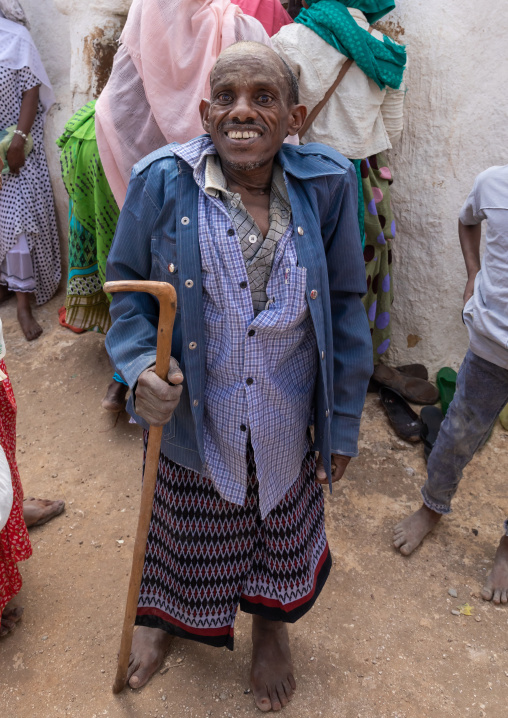 Oromo pilgrim darf man in Sheikh Hussein shrine, Oromia, Sheik Hussein, Ethiopia