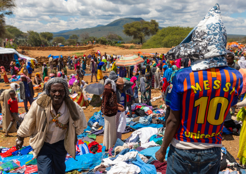 Busy market with oromo pilgrims, Oromia, Sheik Hussein, Ethiopia