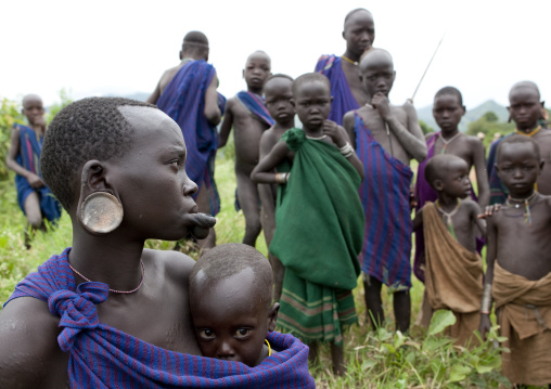 Surma Woman And Kids, Kibbish Village, Omo Valley, Ethiopia