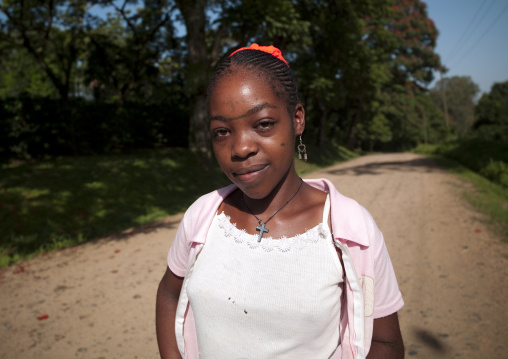 Girl with tattoed eyebrows, Bebeka coffe plantation, Ethiopia