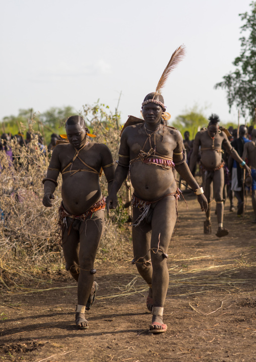 Bodi tribe fat men running during Kael ceremony, Omo valley, Hana Mursi, Ethiopia