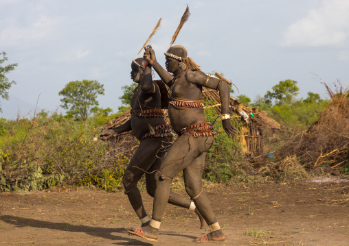 Bodi tribe fat men running during Kael ceremony, Omo valley, Hana Mursi, Ethiopia