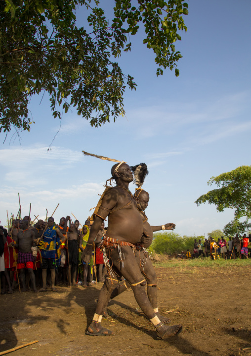 Bodi tribe fat men running during Kael ceremony, Omo valley, Hana Mursi, Ethiopia