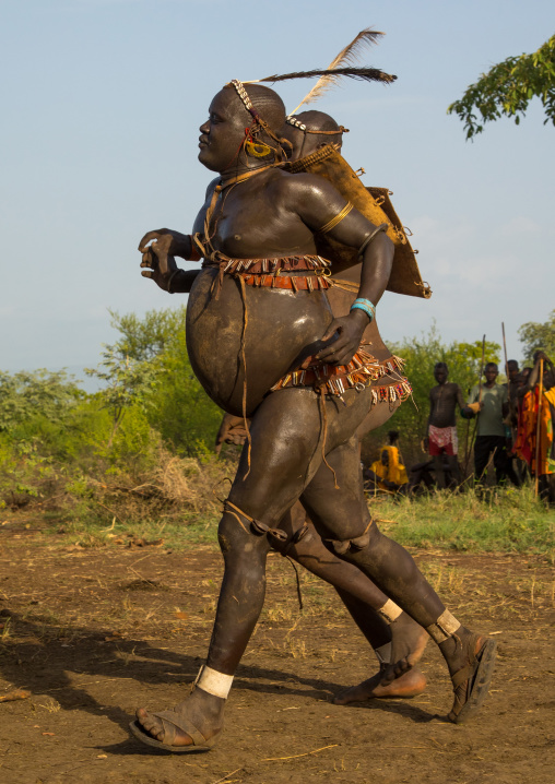 Bodi tribe fat men running during Kael ceremony, Omo valley, Hana Mursi, Ethiopia