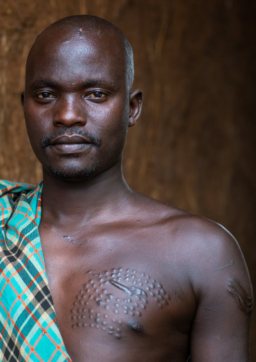 Portrait of a suri tribe man, Omo valley, Kibish, Ethiopia