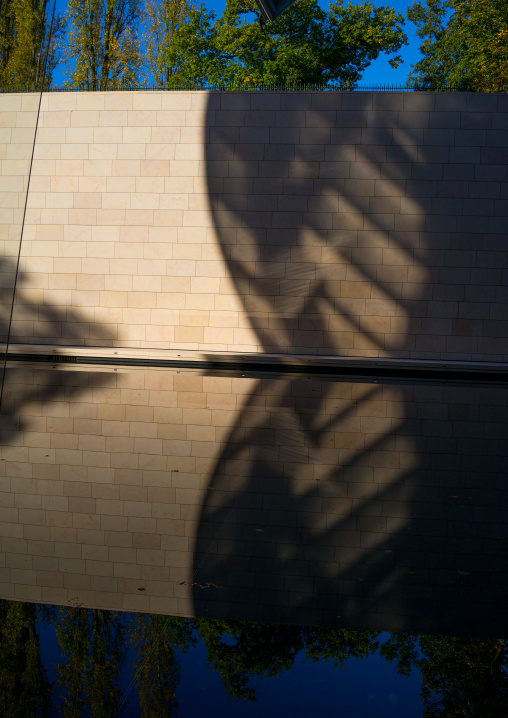 Inside The Horizon Piece By Danish Icelandic Artist Olafur Eliasson In Louis Vuitton Foundation, Bois De Boulogne, Paris, France