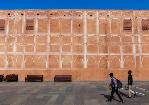 Indian men in the city palace sarvato bhadra courtyard, Rajasthan, Jaipur, India