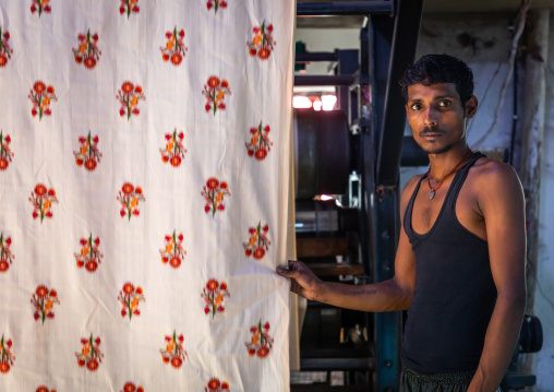 Indian worker in a saree factory, Rajasthan, Sanganer, India