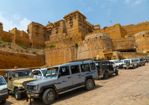 Tourists cars in front of Jaisalmer fort, Rajasthan, Jaisalmer, India