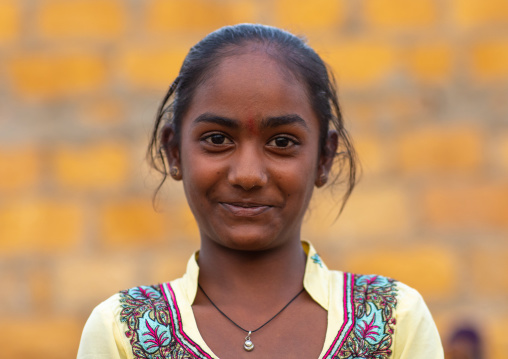 Portrait of a rajasthani girl in traditional clothing, Rajasthan, Jaisalmer, India