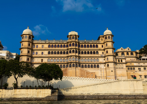 The city palace alongside lake Pichola, Rajasthan, Udaipur, India