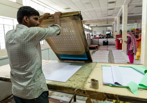 Indian workers in Salim's paper handmade paper factory, Rajasthan, Sanganer, India