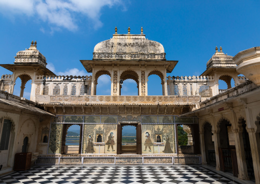 Rajput style courtyard inside the city palace, Rajasthan, Udaipur, India