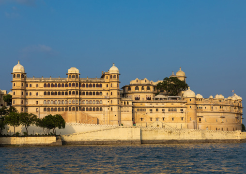 The city palace alongside lake Pichola, Rajasthan, Udaipur, India