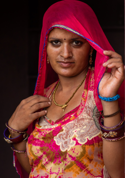 Portrait of a rajasthani woman in traditional clothing, Rajasthan, Jaisalmer, India