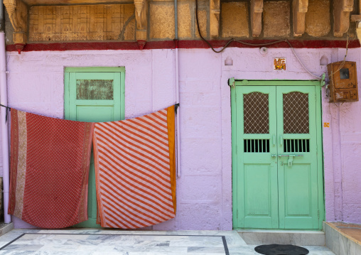 Old haveli with drying clothes hung, Rajasthan, Jaisalmer, India