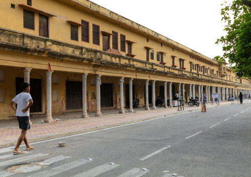 Young boy holding a cricket bat and playing in the street, Rajasthan, Jaipur, India