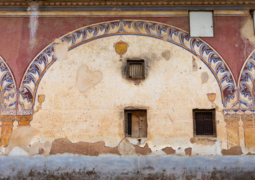 Wall paintings on an old haveli, Rajasthan, Nawalgarh, India