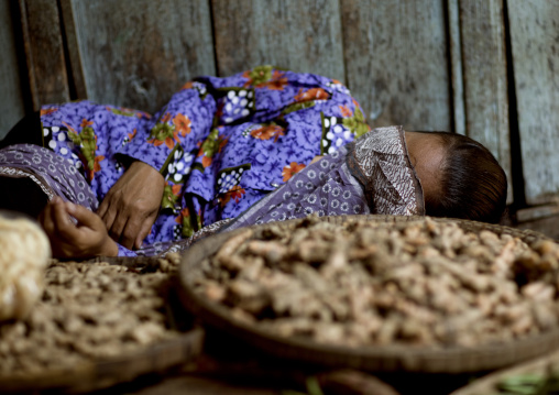 Sleepin gin the market, Java island indonesia