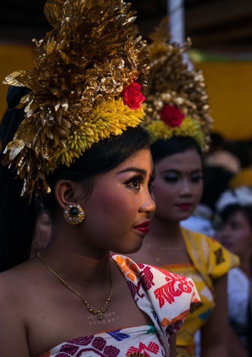 A Teenager Girl In Traditional  Costume  Before A Tooth Filing Ceremony