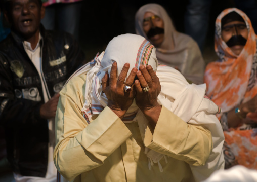 man praying during a zar ceremony, Qeshm Island, Salakh, Iran