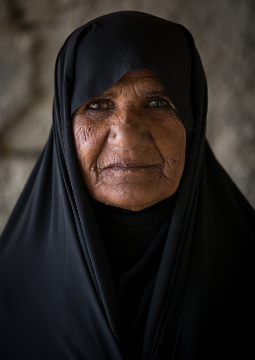 portrait of a an old woman begging from house to house, Hormozgan, Kushkenar, Iran