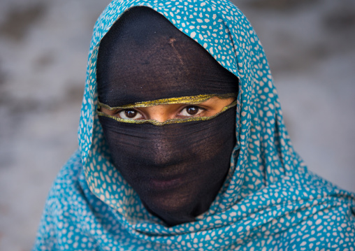 bandari woman with face covered at the panjshambe bazar thursday market, Hormozgan, Minab, Iran