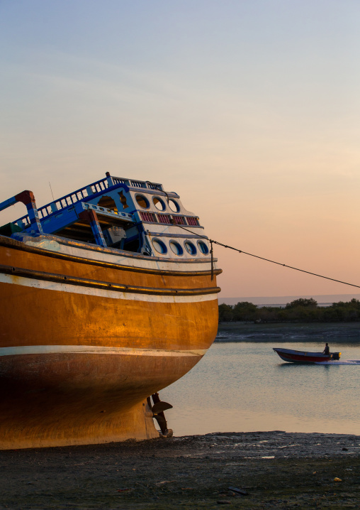 dhow boat at low tide, Qeshm Island, Laft, Iran