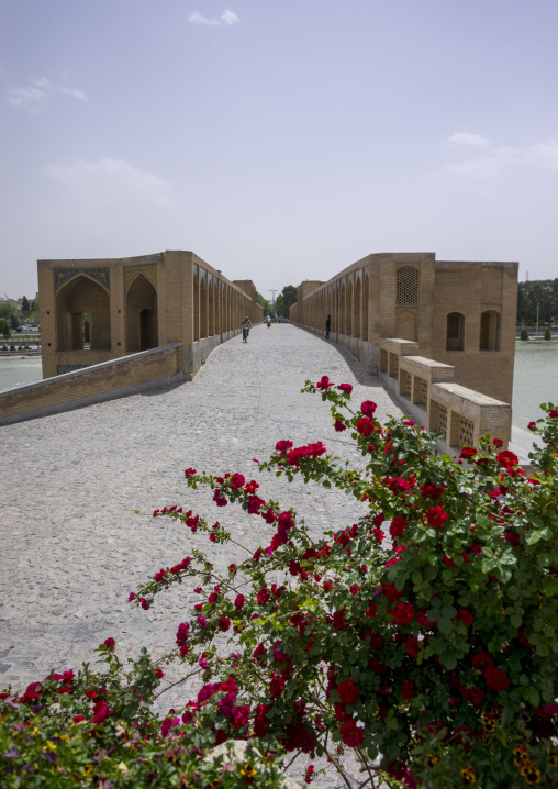 Khaju bridge pol-e khaju spanning the zayandeh river, Isfahan province, Isfahan, Iran