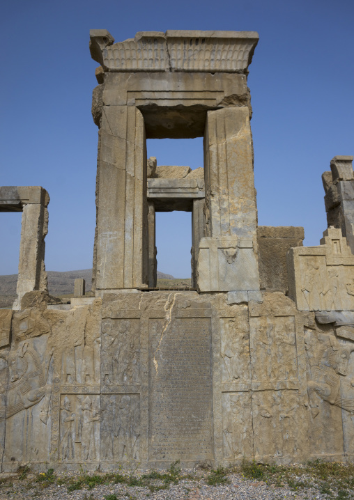 Ruins of apadana palace built by darius the great, Fars province, Persepolis, Iran