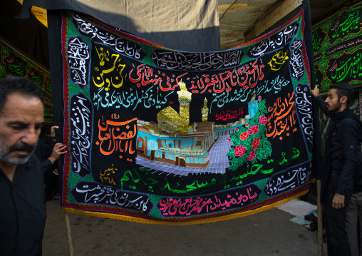 Iranian shiite muslim men in the bazaar to commemorate the martyrdom anniversary of Hussein during Muharram, Isfahan Province, Isfahan, Iran