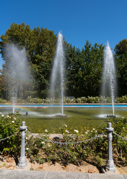 Fountains in Chehel Sotoun gardens, Isfahan Province, Isfahan, Iran