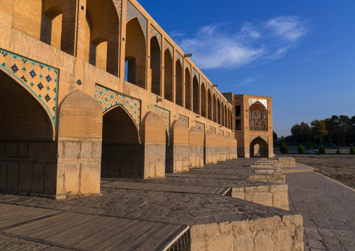 Khaju bridge Pol-e Khaju over dry Zayandeh river, Isfahan Province, Isfahan, Iran