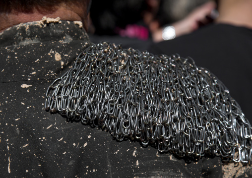 Iranian Shiite Man Covered In Mud With Iron Chains To Commemorate Ashura, The Day Of The Death Of Imam Hussein, Kurdistan Province, Bijar, Iran